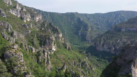 Schluchten-Des-Tarn,-Felsige-Gipfel,-Luftaufnahme,-Klettergebiet,-Frankreich